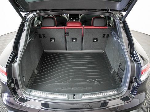 Certified 2025 Porsche Macan image 26