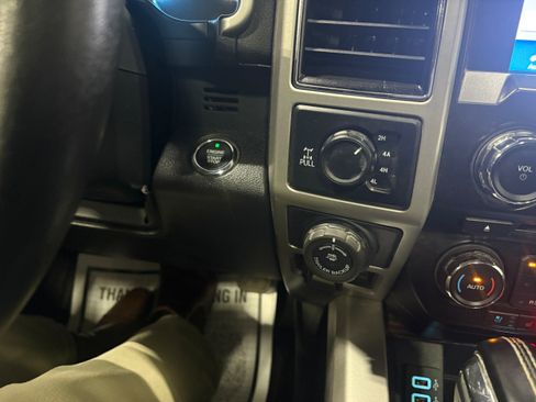 Used 2018 Ford F150 Lariat image 25