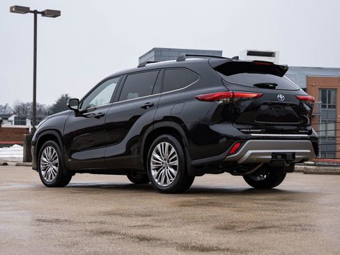 Used 2023 Toyota Highlander Platinum image 5