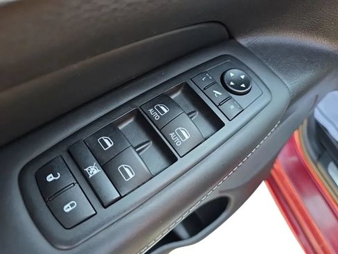Used 2020 Jeep Grand Cherokee Overland AWD/4WD image 13