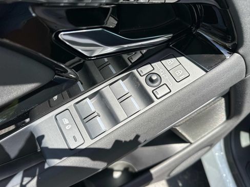 New 2026 Land Rover Range Rover Evoque S AWD/4WD image 10