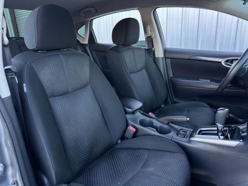 Used 2019 Nissan Sentra SR w/ Exterior Package image 29