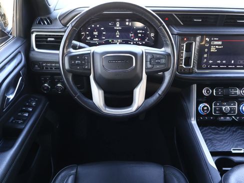 Used 2023 GMC Yukon XL Denali image 10