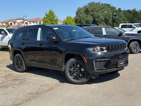 New 2026 Jeep Grand Cherokee L 4WD image 2
