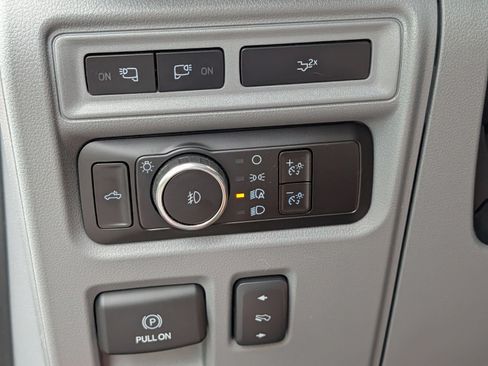 Used 2023 Ford F150 Lariat AWD/4WD image 13