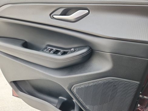 Used 2024 Jeep Grand Cherokee Altitude image 9