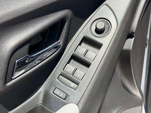 Used 2020 Chevrolet Trax LS FWD image 16