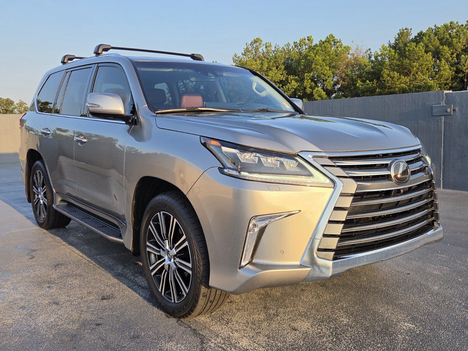 Used 2021 Lexus LX 570 4WD w/ Luxury Package image 7