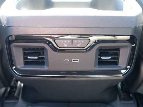 Used 2024 GMC Sierra 1500 AT4 w/ Technology Package AWD/4WD image 20