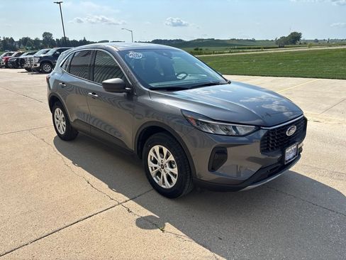 Used 2024 Ford Escape Active AWD/4WD image 3