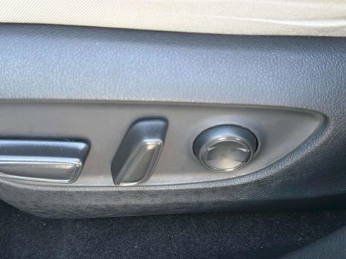 Certified 2020 Toyota RAV4 XLE w/ Carpet Mat Package AWD/4WD image 27