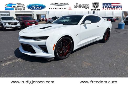 Used 2018 Chevrolet Camaro SS RWD image 1