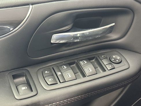 Used 2020 Dodge Grand Caravan SE image 17