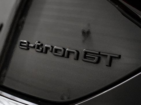 Used 2022 Audi RS e-tron GT w/ Carbon Performance Package image 17