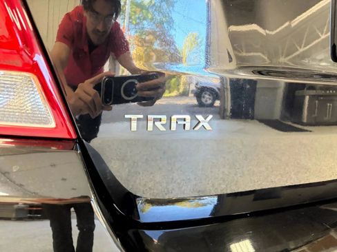 Used 2020 Chevrolet Trax LT w/ LT Convenience Package image 18