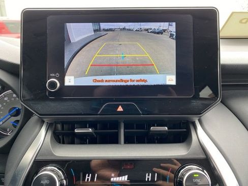 Certified 2024 Toyota Venza LE image 9