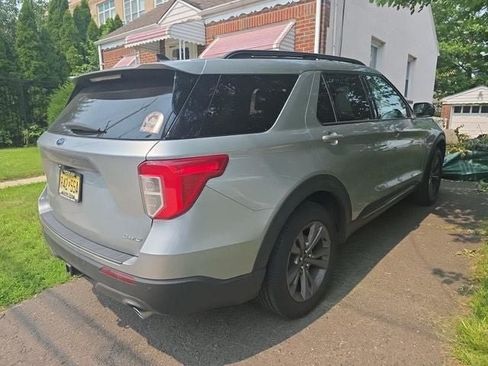 Used 2023 Ford Explorer XLT w/ Equipment Group 202A AWD/4WD image 4