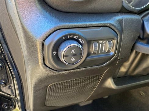 Used 2022 Jeep Gladiator Overland w/ Popular Equipment Package image 16