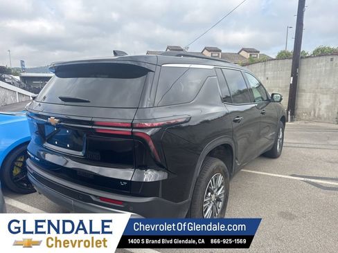 Used 2024 Chevrolet Traverse LT image 7