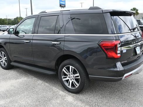 Used 2024 Ford Expedition Limited image 3