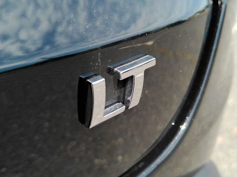Used 2025 Chevrolet Trax LT FWD image 32