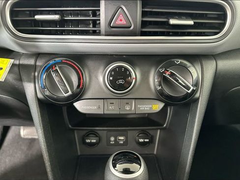 Used 2018 Hyundai Kona SE image 38