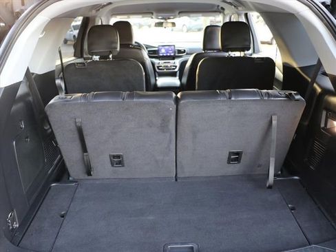 Used 2022 Ford Explorer XLT w/ Equipment Group 202A image 13