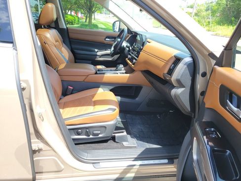 Certified 2024 Nissan Pathfinder Platinum w/ Cargo Package AWD/4WD image 53