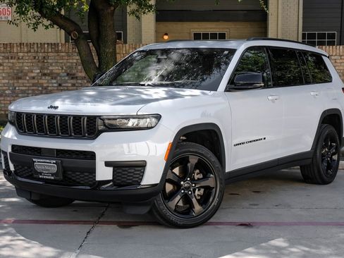 Used 2023 Jeep Grand Cherokee L Laredo image 12