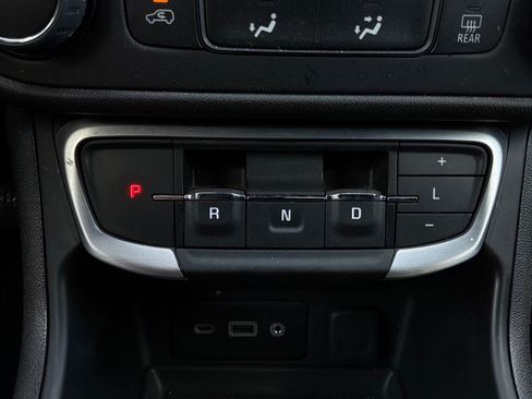 Used 2024 GMC Terrain SLE FWD image 23