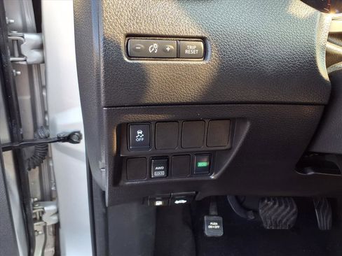 Used 2017 Nissan Rogue Sport SV image 12