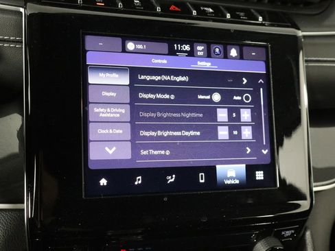 Used 2023 Jeep Grand Cherokee Laredo image 32