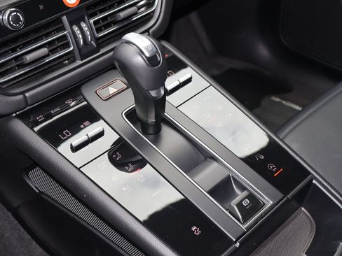 Certified 2023 Porsche Macan AWD/4WD image 20