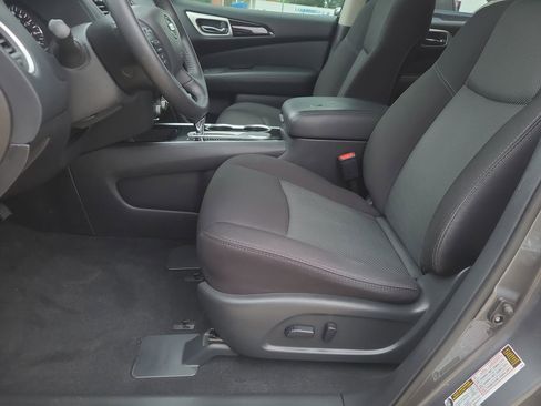 Used 2020 Nissan Pathfinder SV FWD image 16