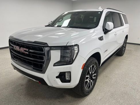 Used 2024 GMC Yukon XL AT4 w/ AT4 Premium Package AWD/4WD image 4