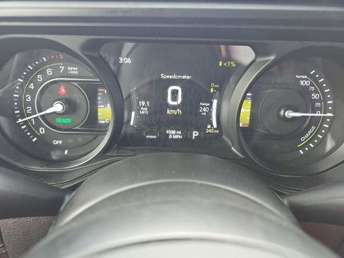 Used 2025 Jeep Wrangler Unlimited Rubicon 4xe w/ Convenience Group image 10