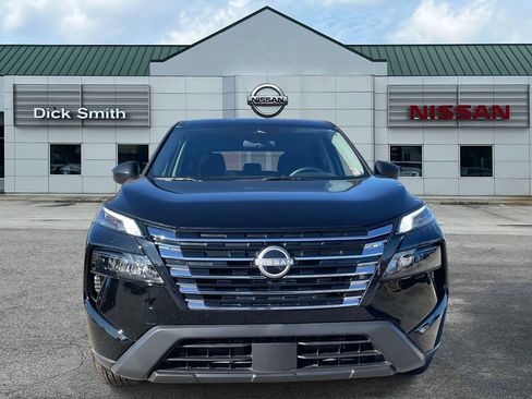 Used 2025 Nissan Rogue S image 2