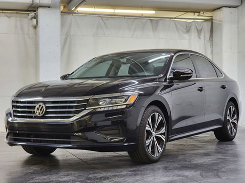Used 2021 Volkswagen Passat 2.0T SE FWD image 11