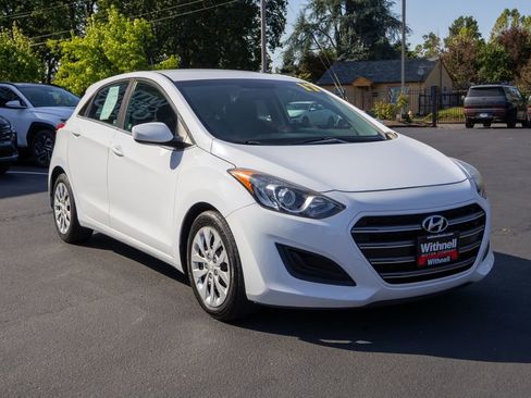 Used 2017 Hyundai Elantra GT FWD image 5
