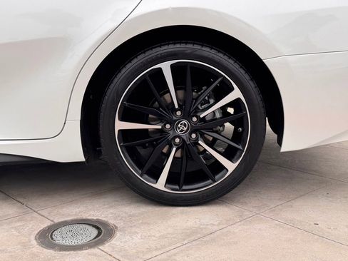 Used 2018 Toyota Camry XSE image 10