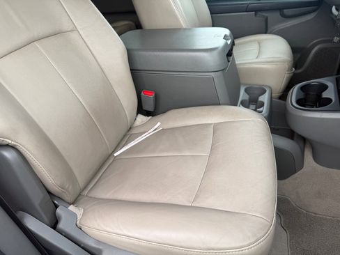 Used 2021 Nissan NV 3500 SL image 33