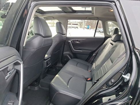 Used 2019 Toyota RAV4 Limited image 10