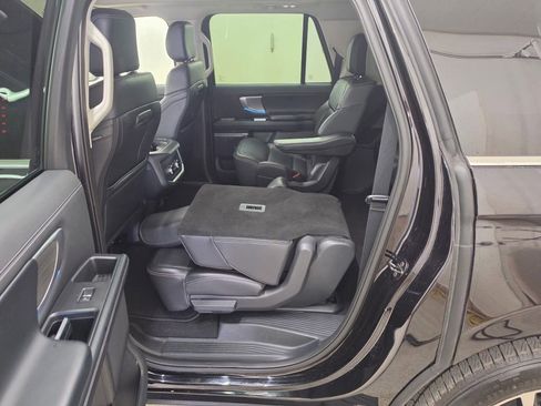 Used 2025 Ford Expedition Max Platinum AWD/4WD image 10