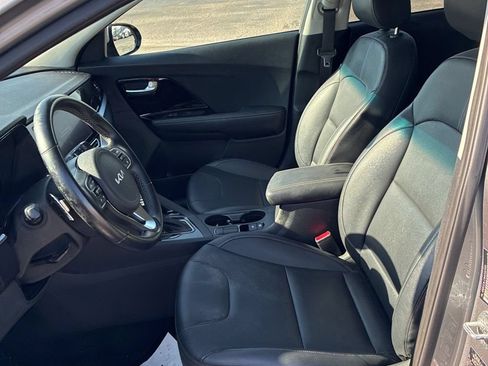 Used 2022 Kia Niro Touring Special Edition FWD image 12