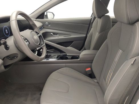 Used 2025 Hyundai Elantra SEL FWD image 17