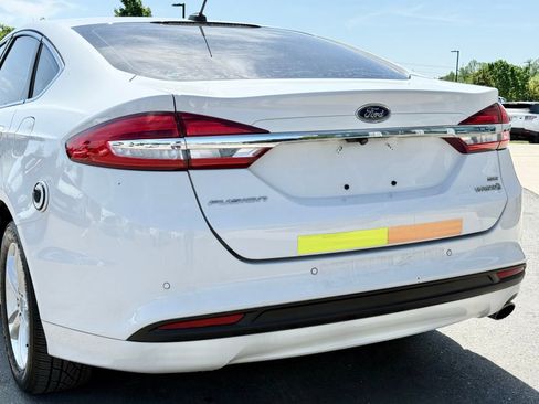 Used 2018 Ford Fusion SE w/ Equipment Group 602A FWD image 4