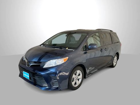 Used 2020 Toyota Sienna LE w/ Carpet Mat Package FWD image 1