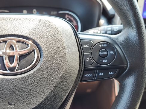 Certified 2025 Toyota RAV4 XLE AWD/4WD image 17