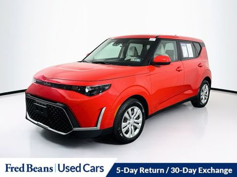 Used 2023 Kia Soul LX FWD image 3