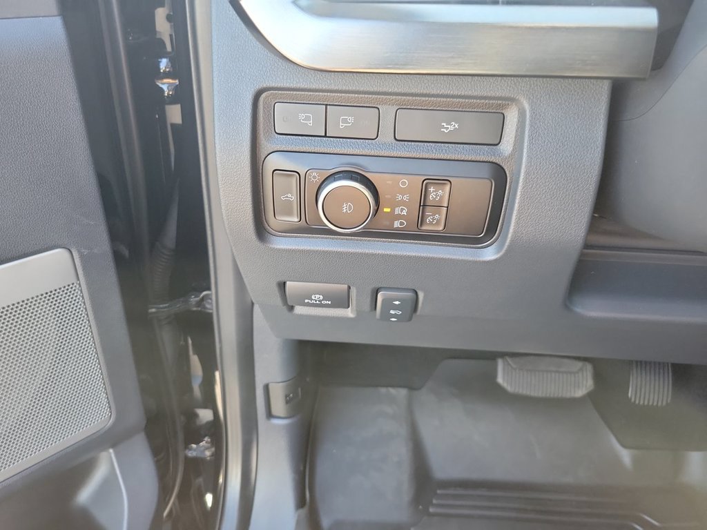 Used 2023 Ford F250 Lariat w/ Black Appearance Package AWD/4WD image 18